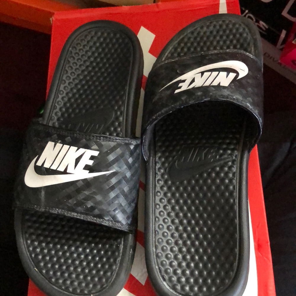 black nike slides